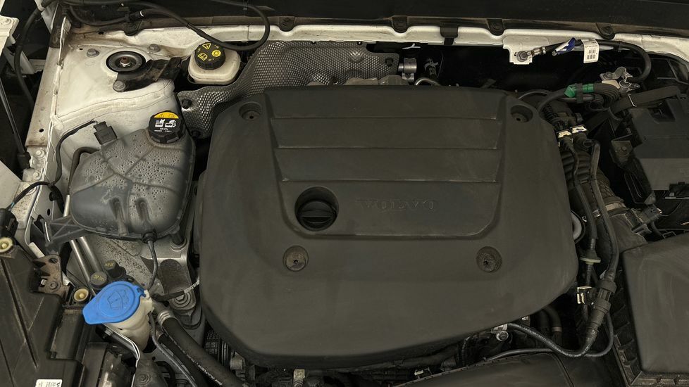 Volvo XC40 T4 Recharge 10.7Kwh Plus White #14