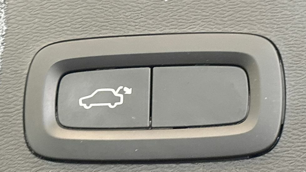 Volvo XC40 T4 Recharge 10.7Kwh Plus White #18