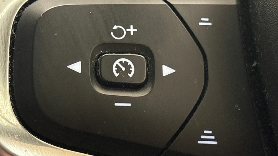 Volvo XC40 T4 Recharge 10.7Kwh Plus White #29