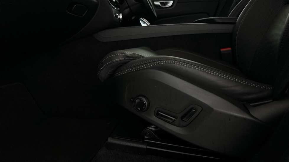 Volvo XC60 B5 P Awd Black Edition Plus Pilot Assist, Harma Black #36