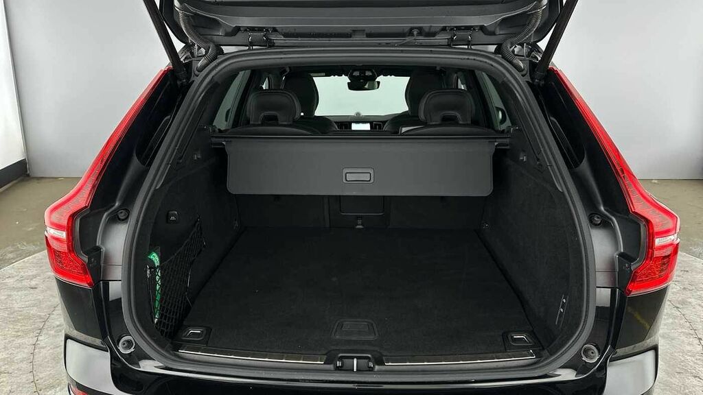 Volvo XC60 B5 P Awd Black Edition Plus Pilot Assist, Harma Black #28