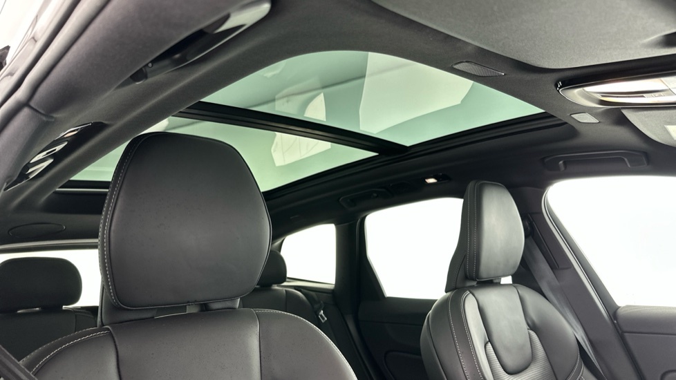Volvo XC60 B5 P Awd Black Edition Plus Pilot Assist, Harma Black #39