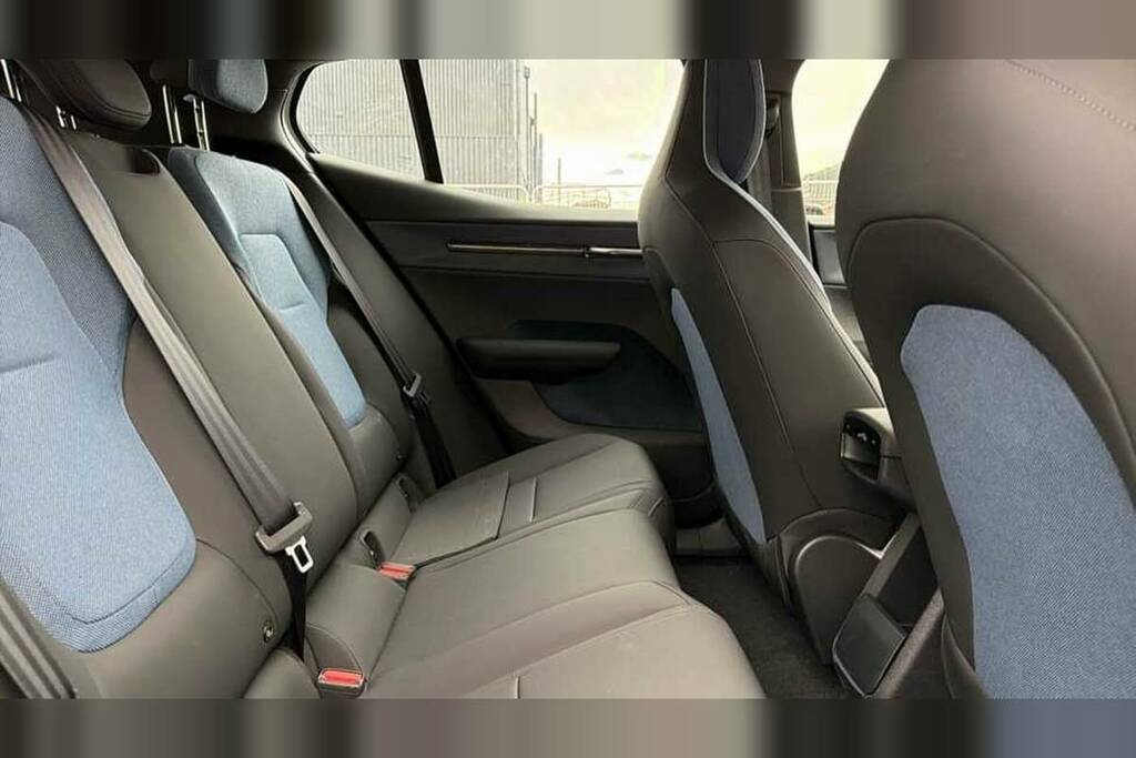 Volvo EX30 200Kw Sm Extended Range Plus 69Kwh VU26EOZ White #6