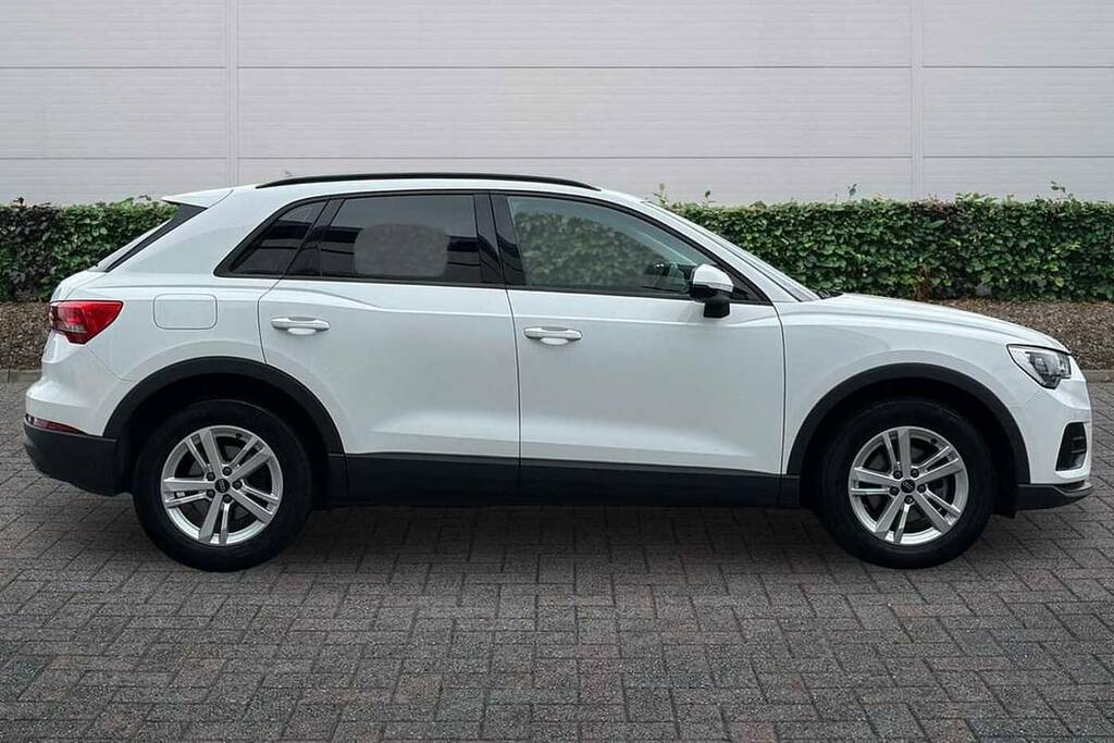 Audi Q3 35 Tfsi Technik S Tronic DA23XTD White #4