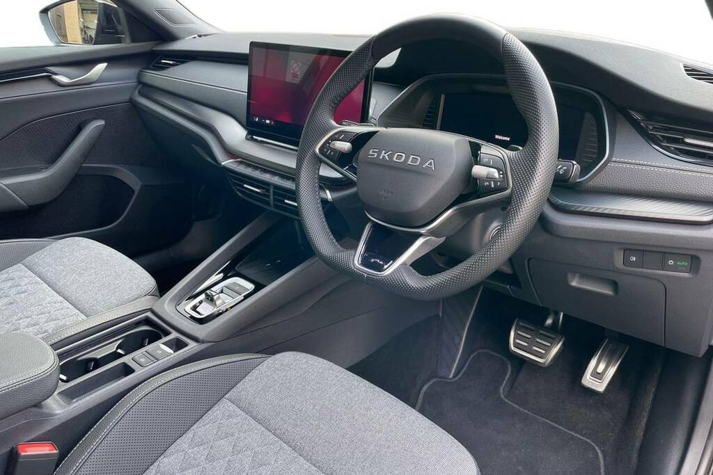 Skoda Octavia 2.0 Tdi 150 Sportline Dsg Black #4