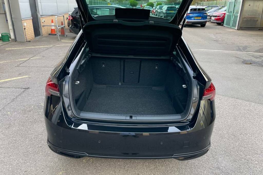 Skoda Octavia 2.0 Tdi 150 Sportline Dsg Black #2