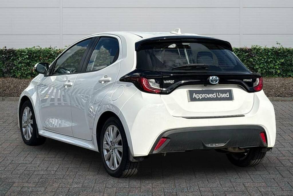 Toyota Yaris 1.5 Hybrid Icon Cvt White