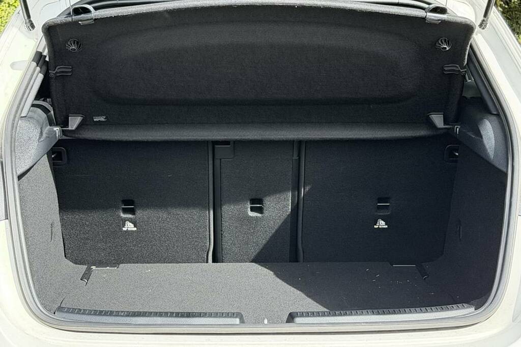 Mercedes-Benz A Class A200 Amg Line Executive K075LFB White #2