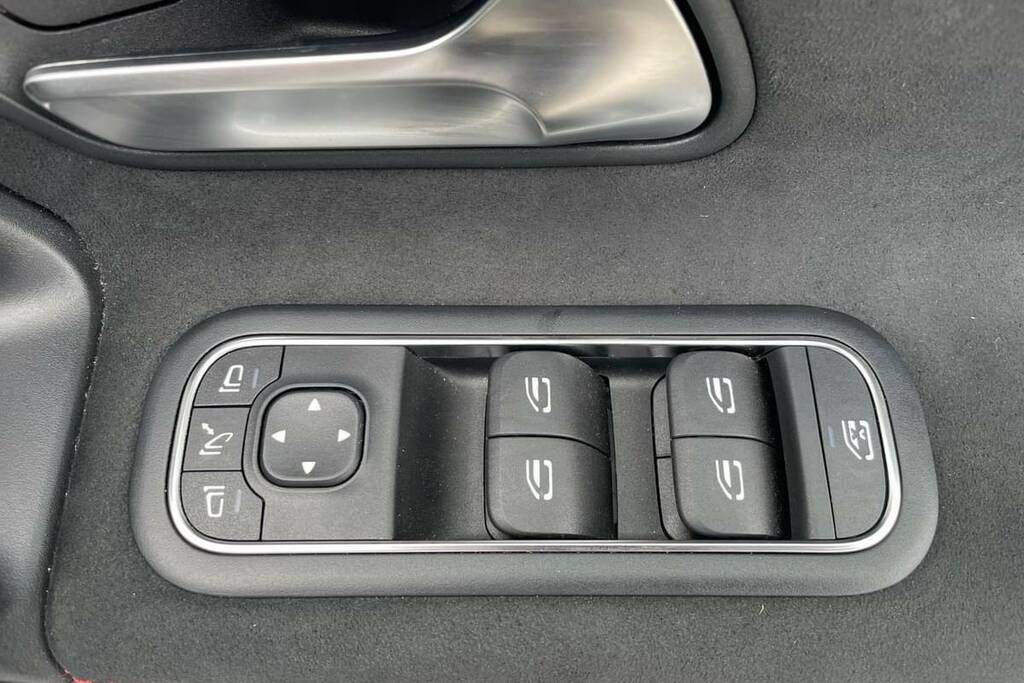Mercedes-Benz CLA Class 200 Amg Line Executive Tip White #5