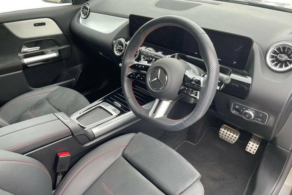 Mercedes-Benz GLA Class 220D 4Matic Amg Line Executive Grey #4
