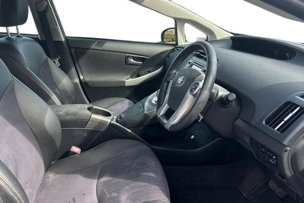 Toyota Prius Hatchback #12