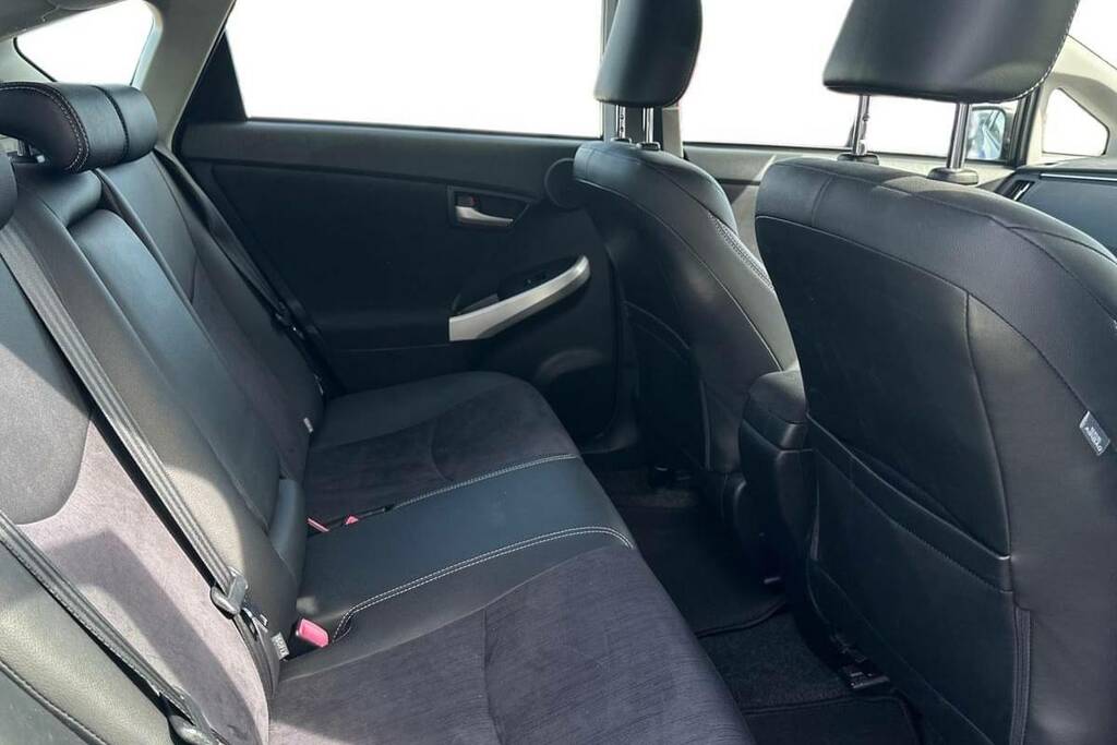 Toyota Prius Hatchback #9