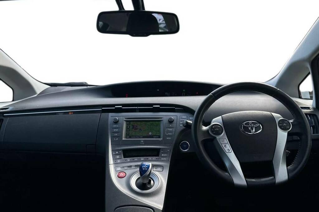 Toyota Prius Hatchback #8