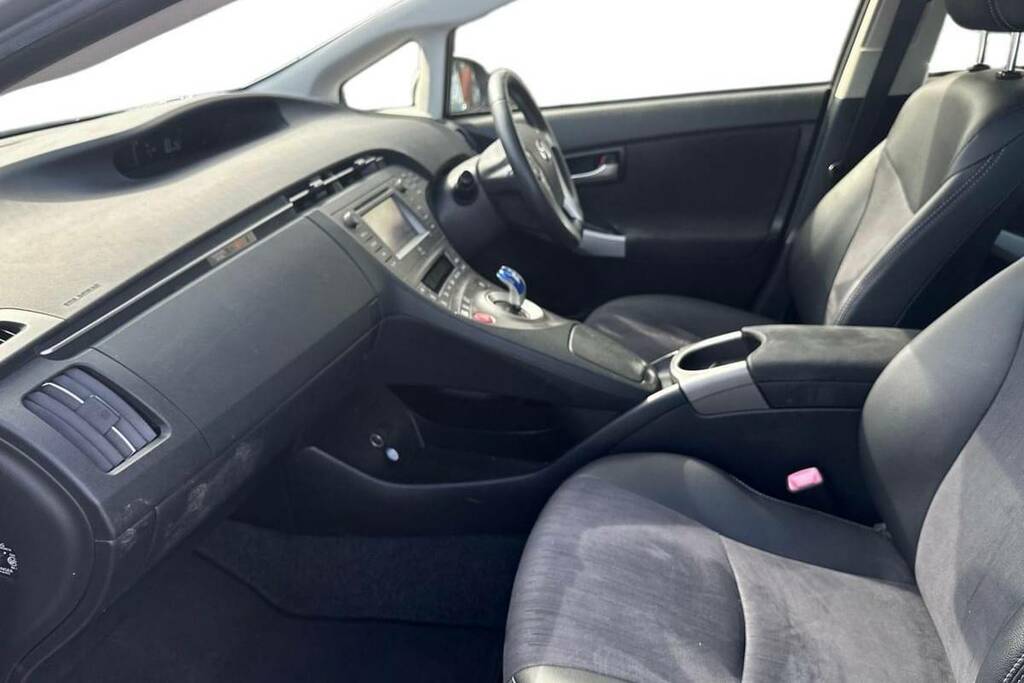 Toyota Prius Hatchback #7