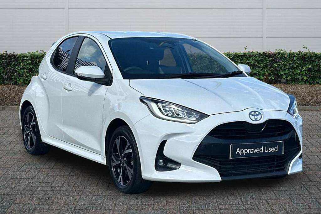 Toyota Yaris 1.5 Hybrid Design Cvt White