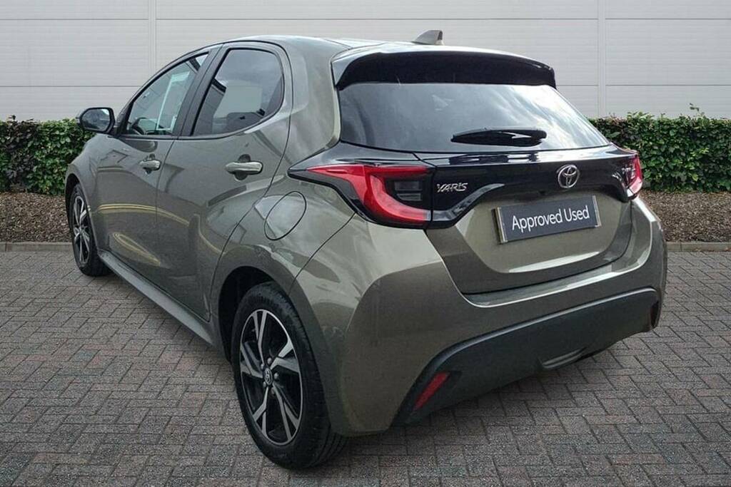 Toyota Yaris 1.5 Hybrid Design Cvt Brown