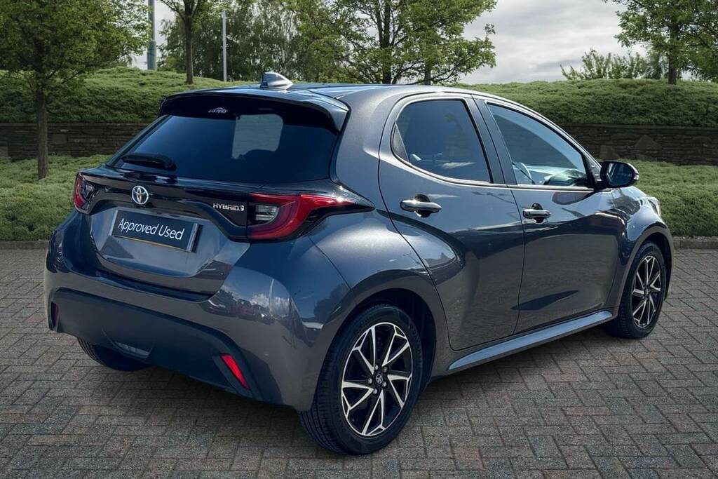 Toyota Yaris 1.5 Hybrid Design Cvt Grey