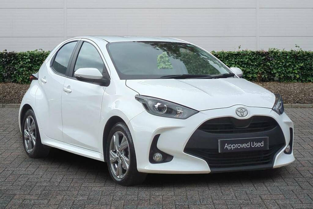Toyota Yaris 1.5 Hybrid Icon Cvt White