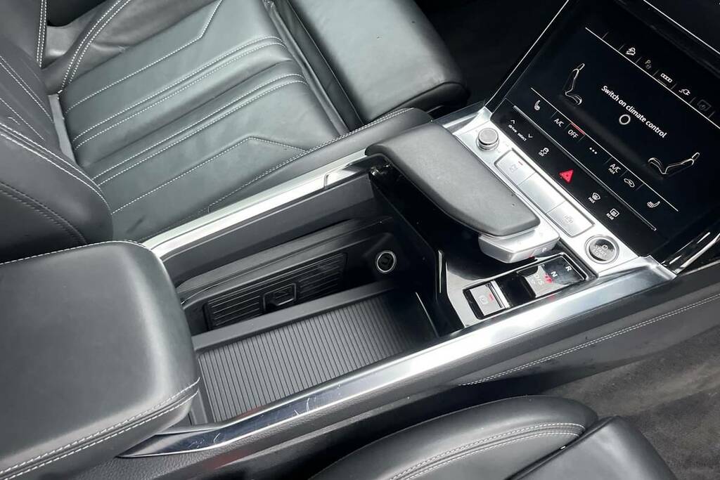 Audi Q8 e tron 300Kw 55 Quattro 114Kwh S Line Black #4