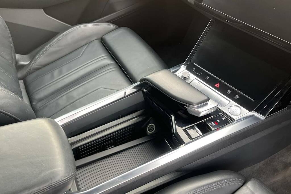 Audi E-tron 300Kw 55 Quattro 95Kwh Launch Edition Black #4