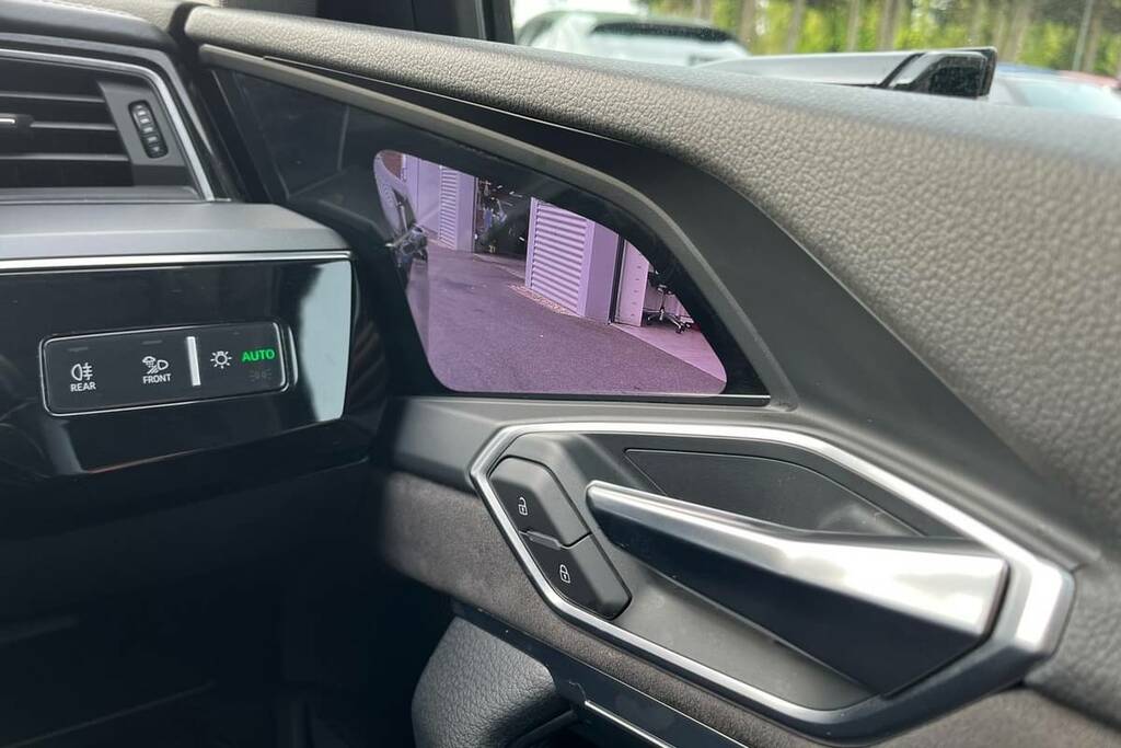 Audi E-tron 300Kw 55 Quattro 95Kwh Launch Edition Black #5