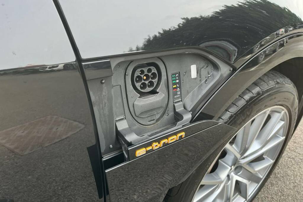 Audi E-tron 55 Quattro 265 Kw White #7