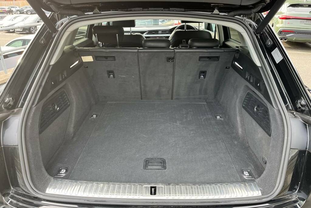 Audi E-tron 300Kw 55 Quattro 95Kwh Launch Edition Black #2