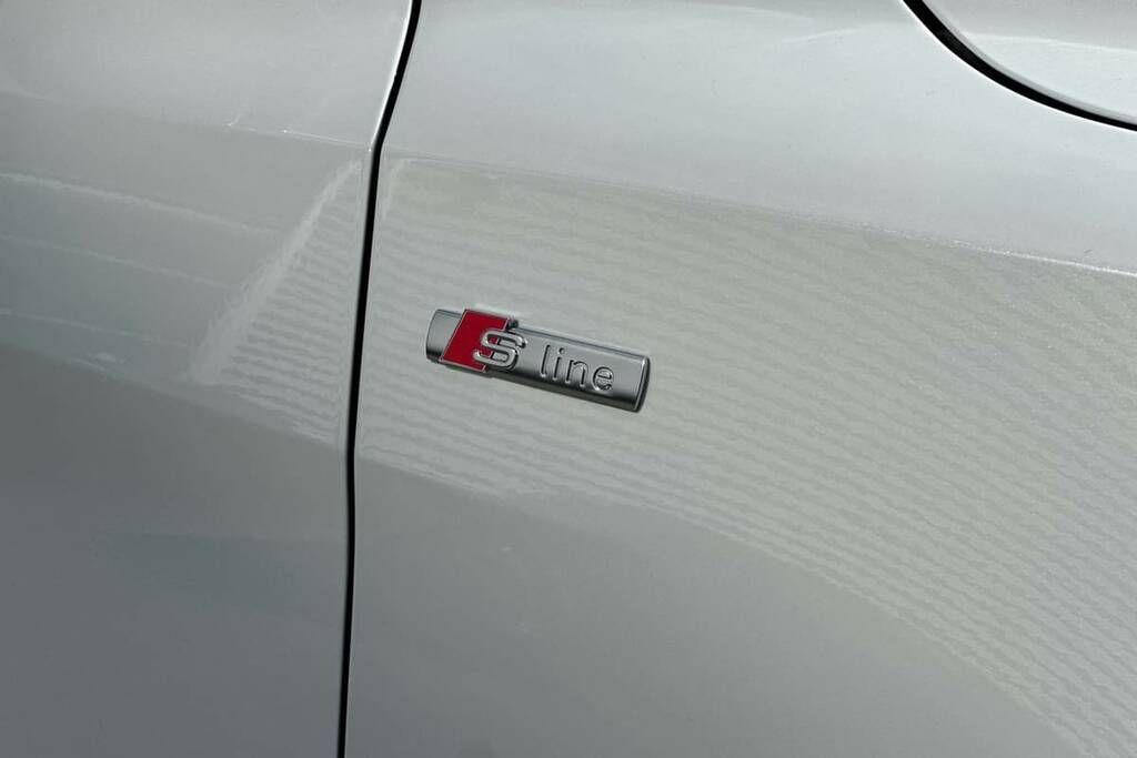 Audi A1 30 Tfsi Black Edition S Tronic BG26OZN White #5