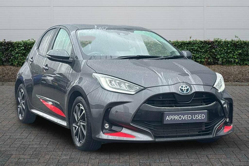 Toyota Yaris 1.5 Hybrid Design Cvt Grey