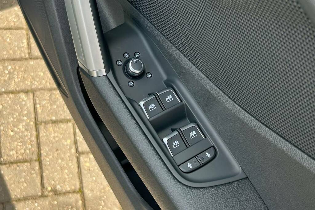 Audi Q2 30 Tfsi 116 Sport Grey #5