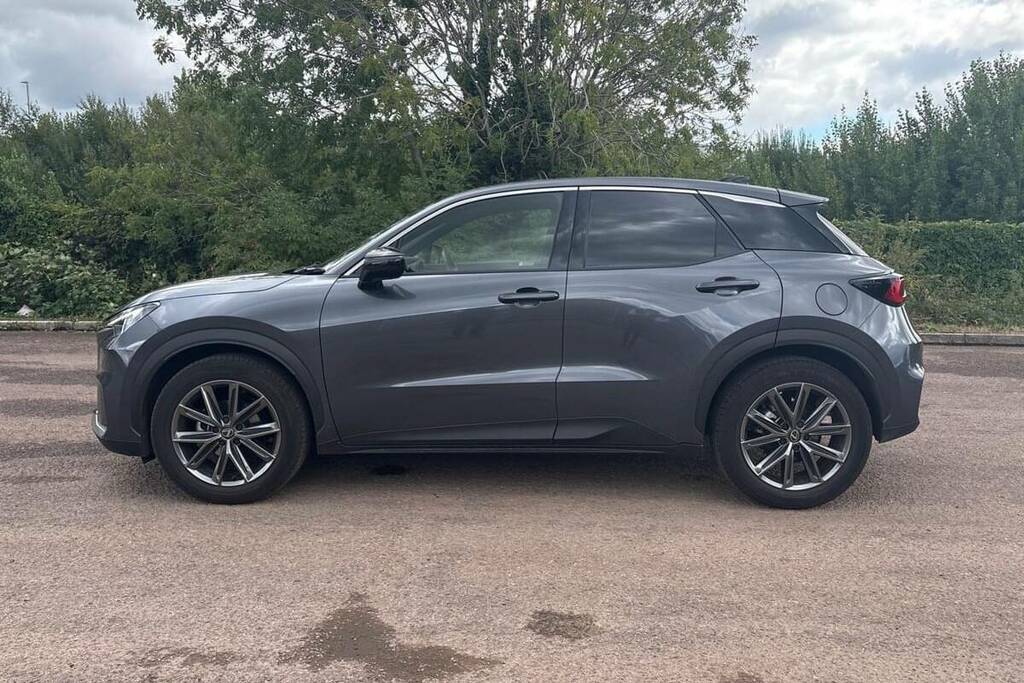 Lexus LBX 1.5 Premium E-cvt #24
