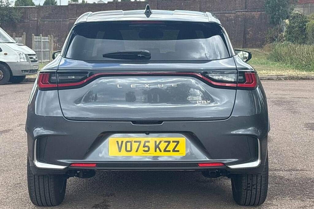 Lexus LBX 1.5 Premium E-cvt #26