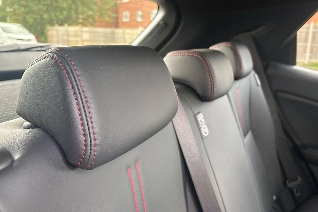 Lexus LBX 1.5 Premium E-cvt #21