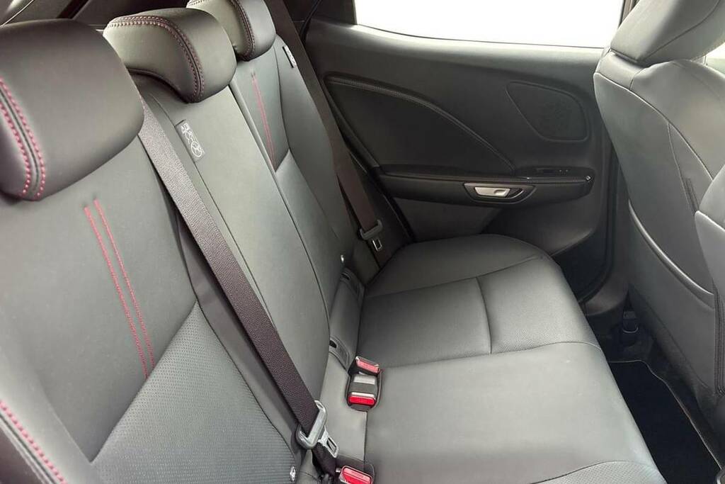 Lexus LBX 1.5 Premium E-cvt #8