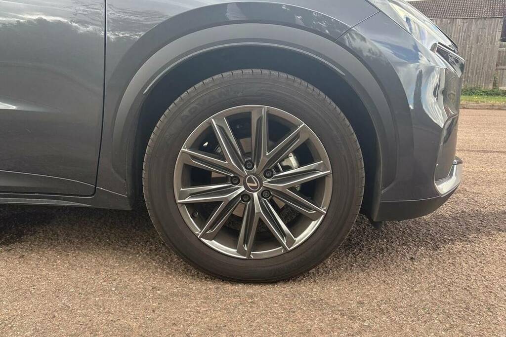 Lexus LBX 1.5 Premium E-cvt #25