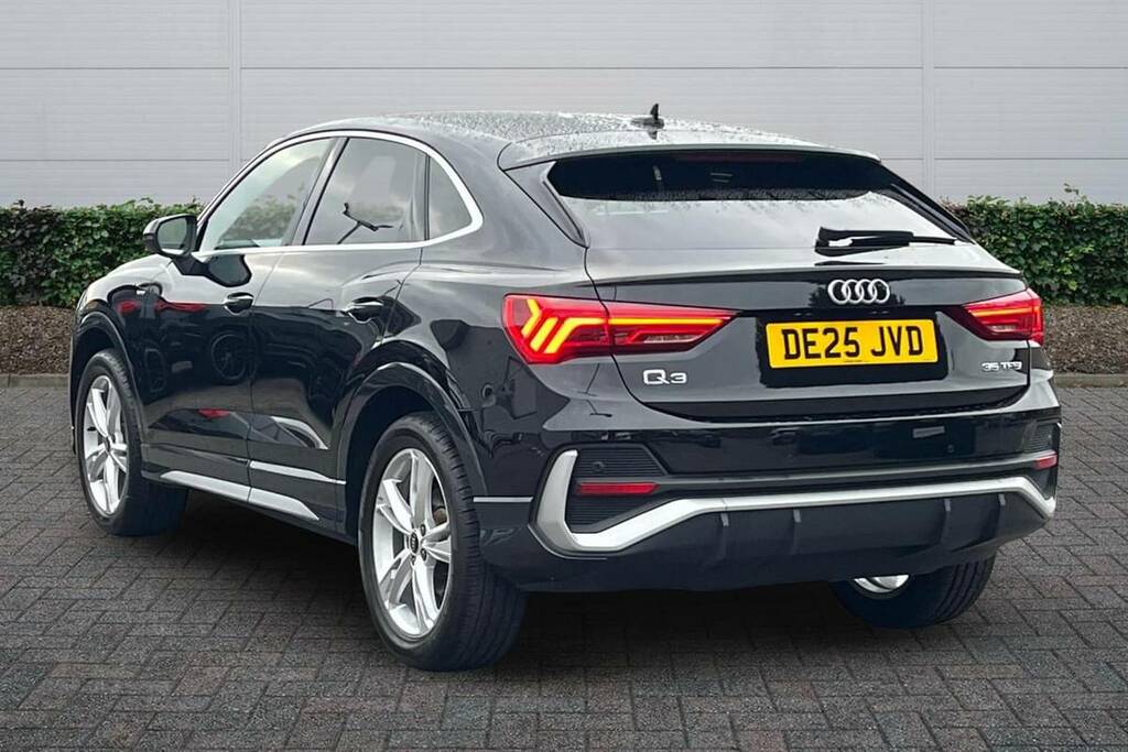 Audi Q3 Sport Black #11