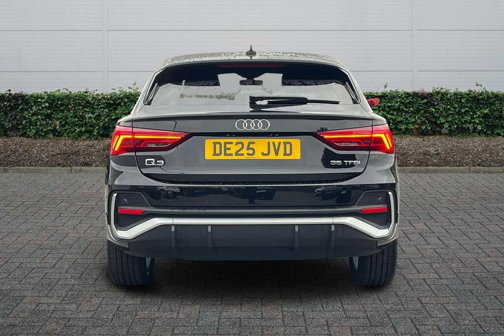 Audi Q3 Sport Black #13