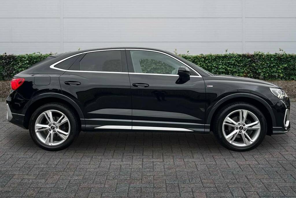 Audi Q3 Sport Black #14