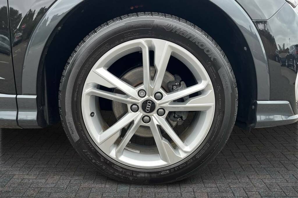 Audi Q3 Sport Black #15