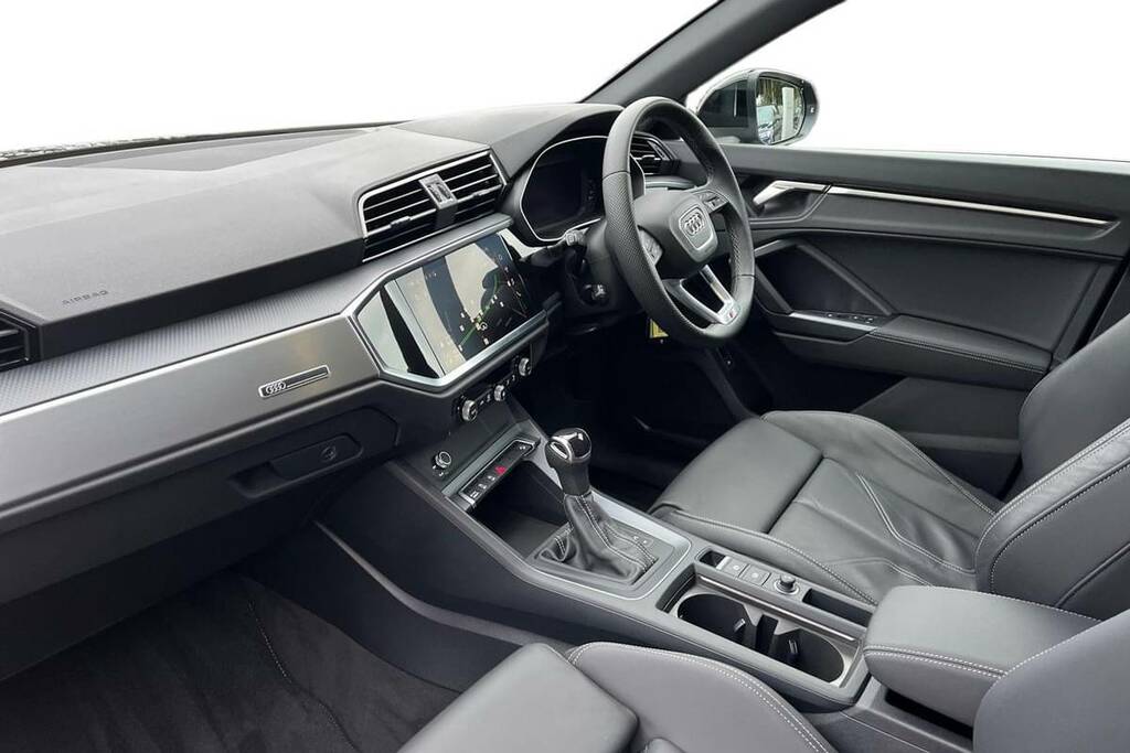 Audi Q3 Sport Black #16