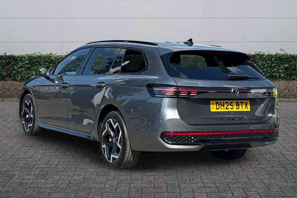 Volkswagen Passat 1.5 Tsi Ehybrid 272 R-line Dsg Grey #3