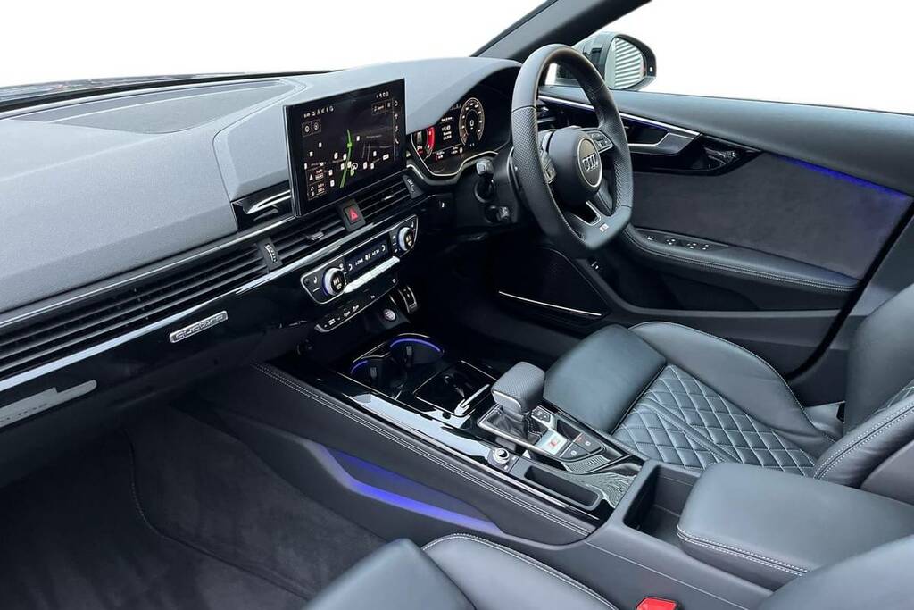 Audi A4 Avant 2L S Line White #18