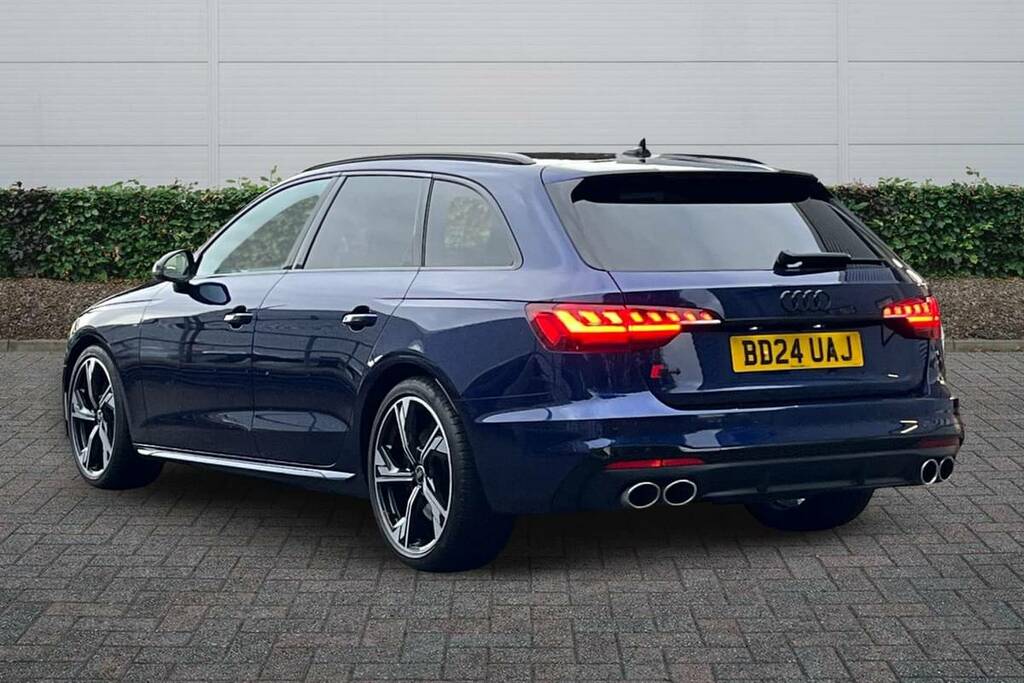 Audi A4 Avant 2L S Line White #12