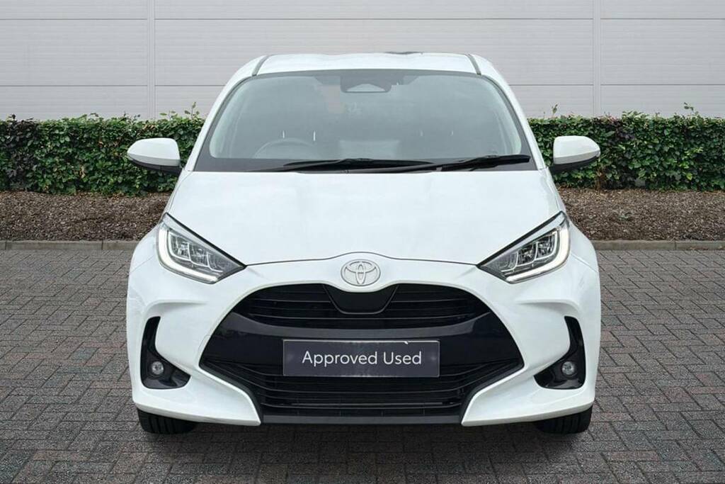 Toyota Yaris 1.5 Hybrid Design Cvt White #3