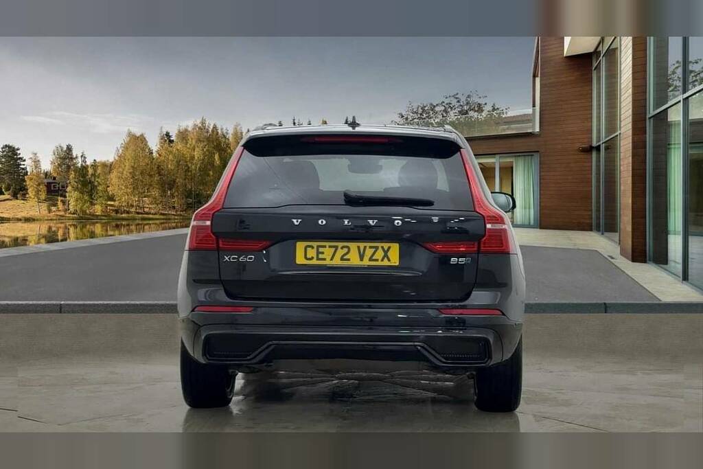Volvo XC60 2.0 B5p Plus Dark Awd Geartronic Black #4