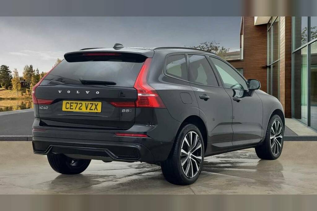Volvo XC60 2.0 B5p Plus Dark Awd Geartronic Black #3