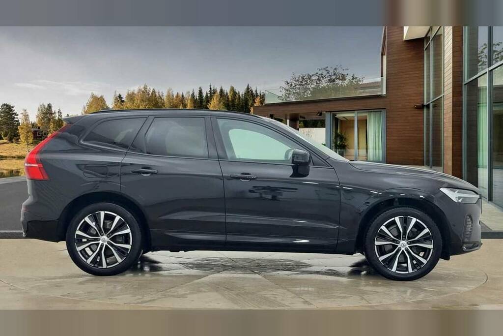 Volvo XC60 2.0 B5p Plus Dark Awd Geartronic Black #2