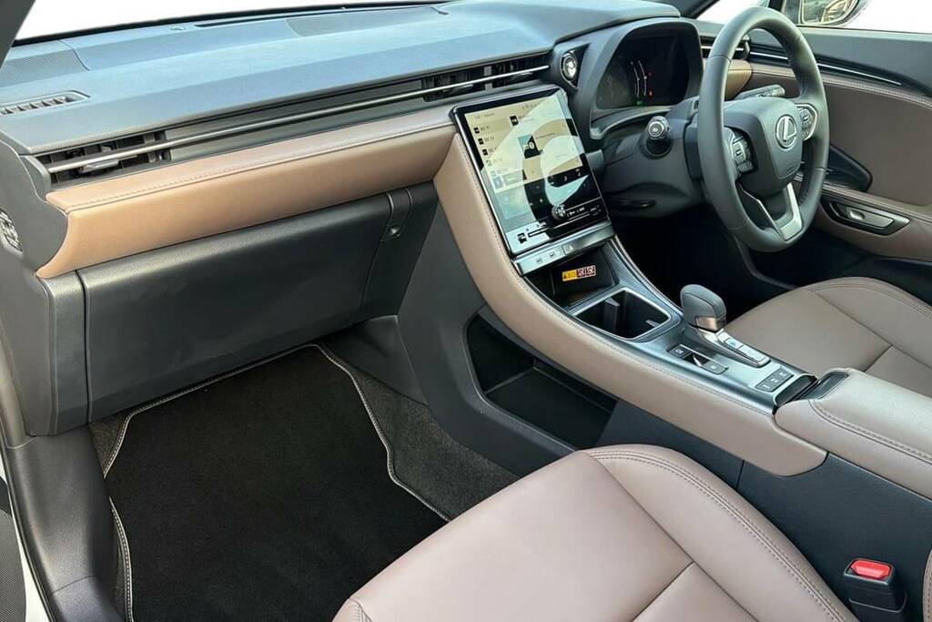 Lexus LBX 1.5 Premium E-cvt Silver #5