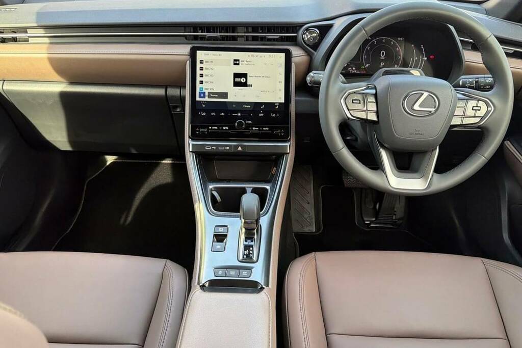 Lexus LBX 1.5 Premium E-cvt Silver #6