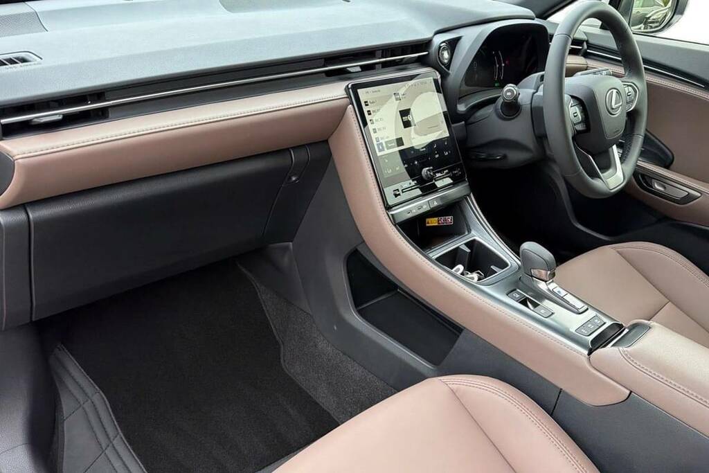 Lexus LBX 1.5 Premium E-cvt Silver #5